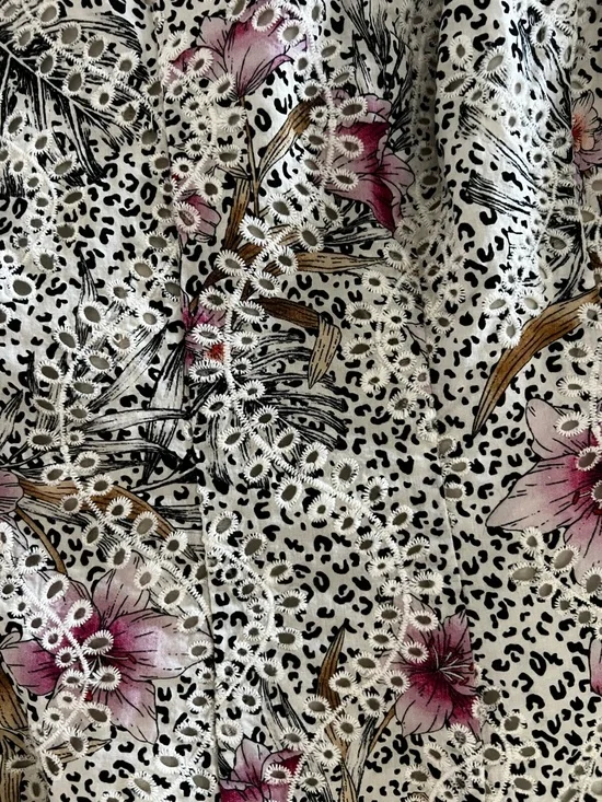 White House Black Market Floral Eyelet Peplum Top Size 4 - Picture 3 of 5